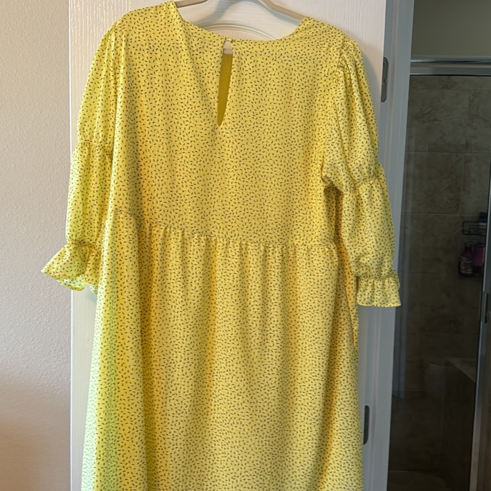 Beautiful yellow dress. fabric chiffon like.Fresh and loose dress